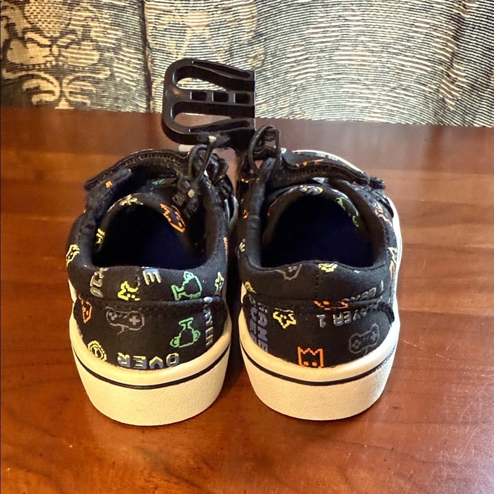 George Black Game-Themed Kids Sneakers Size 7 - Picture 5 of 9